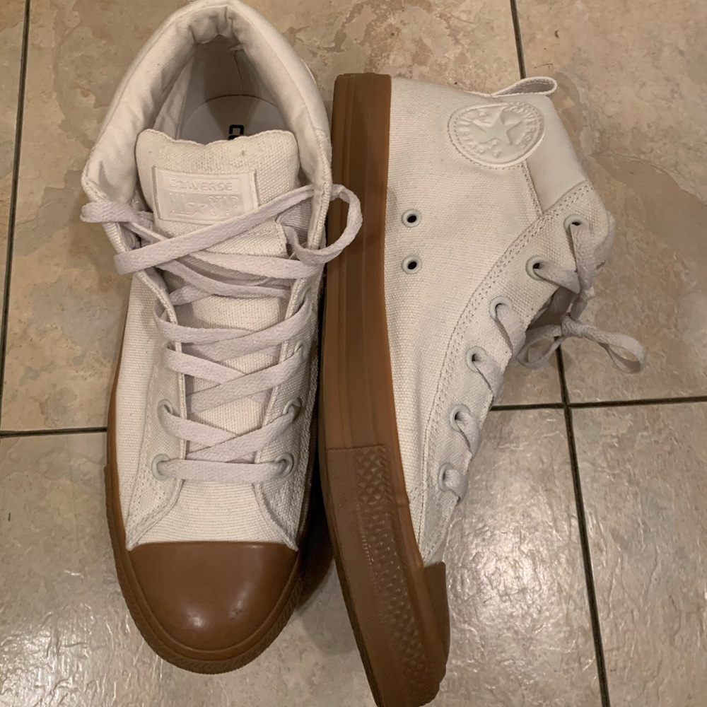 Men’s size 10 white/cream/brown high top Converse